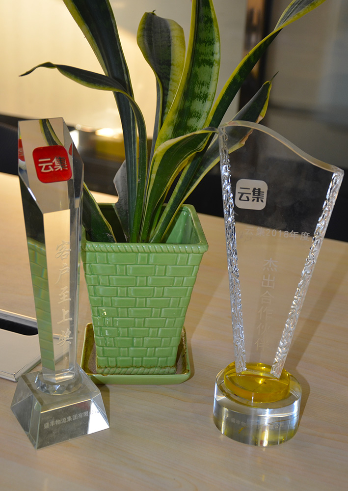 服務(wù)取勝，載譽(yù)而歸